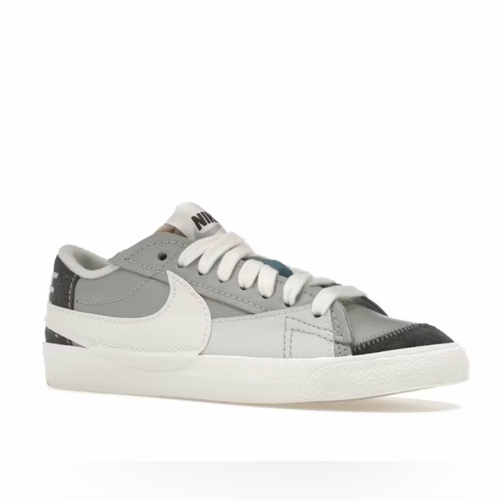 NEW with BOX JUMBO swoosh Nikes in Grey and Black. RARE Men’s size 9